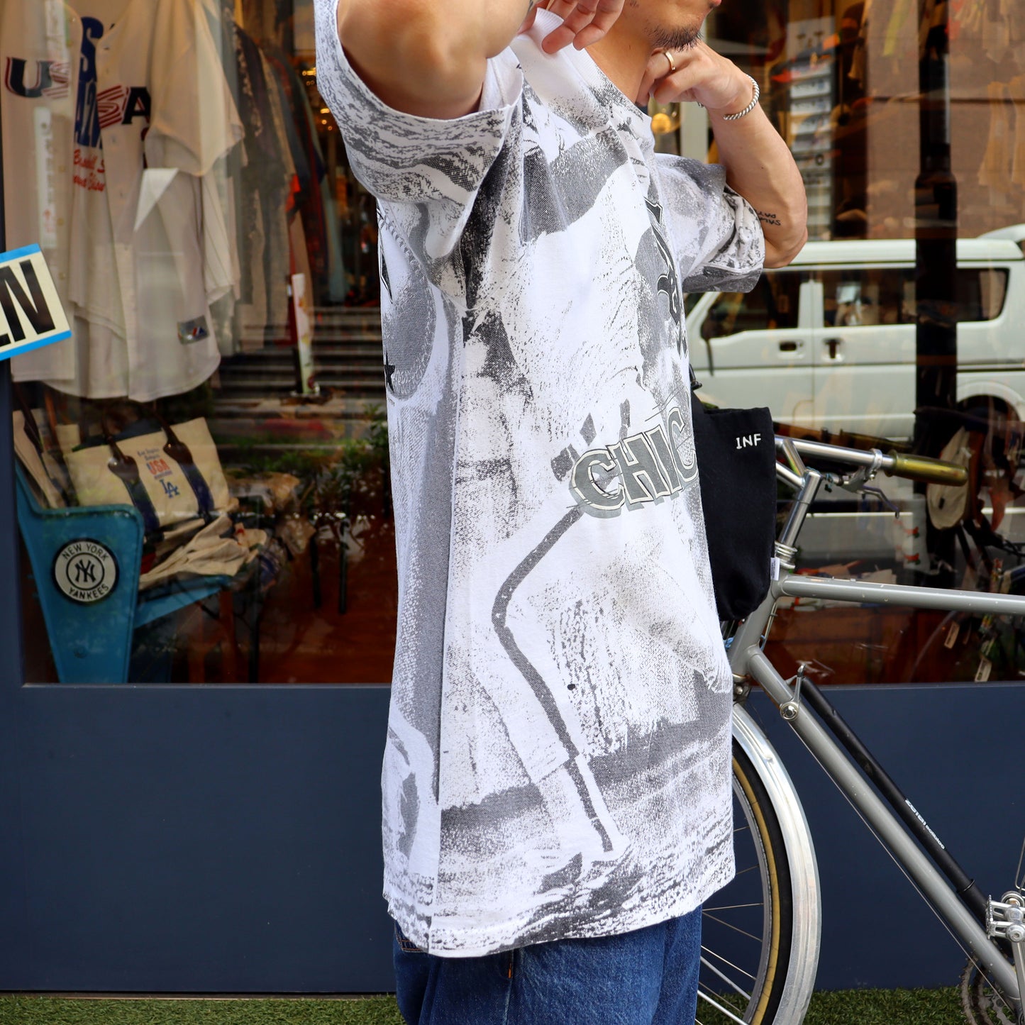 used : (Jostens) White Sox "JIMBO'S" Tee