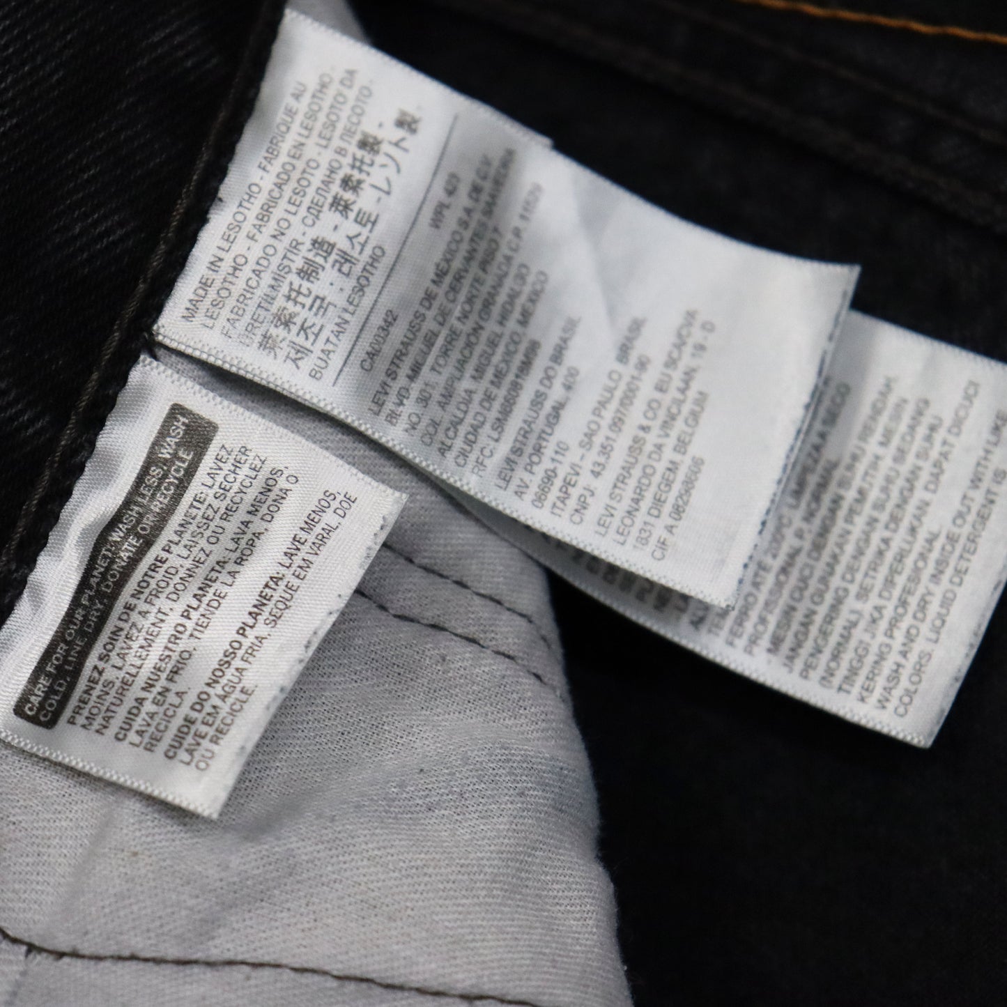 used : (Levi's) 505 Black Denim Jeans / W34L36
