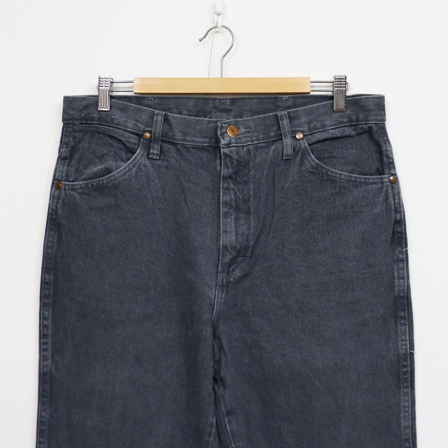 used: (Wrangler) 936CHG Black Denim Jeans / W34L32