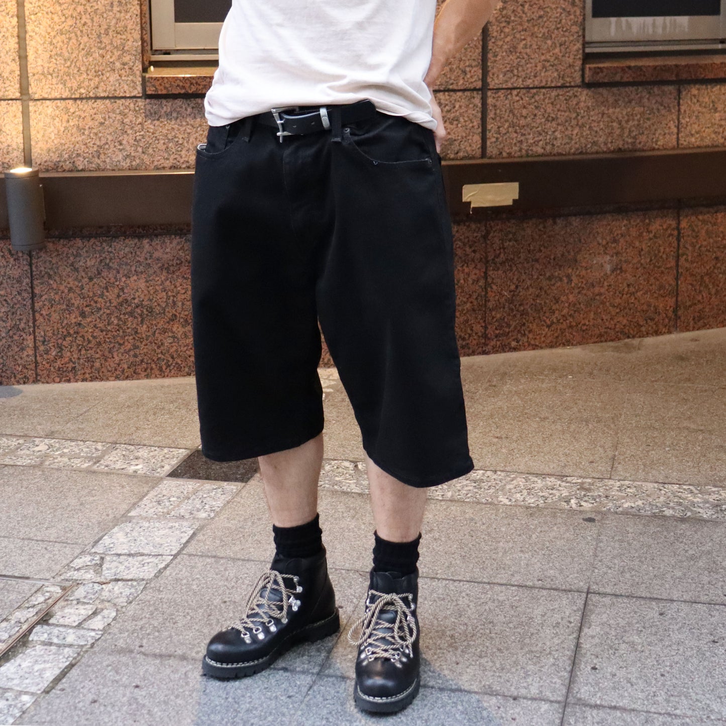 used : (levis) 569 Black Denim Short / W34