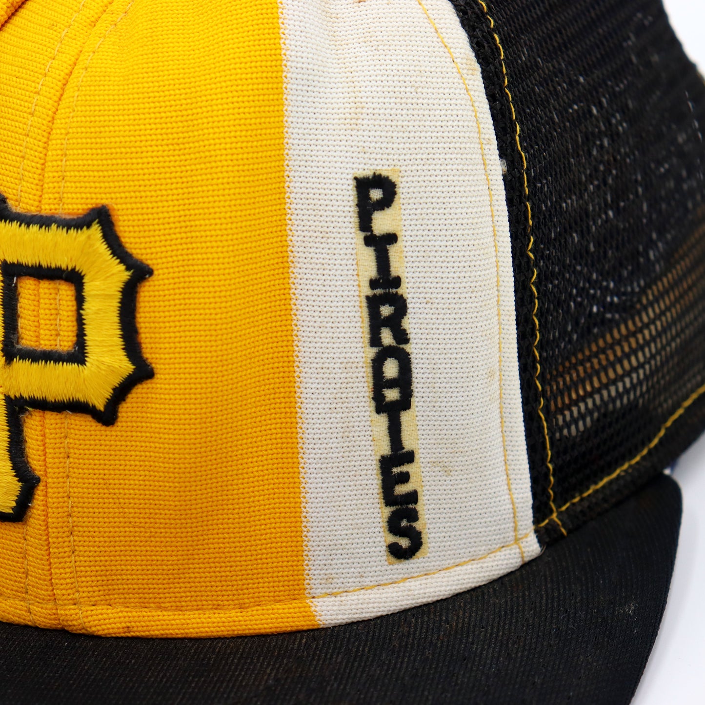 used : (Lucky Stripes) PIT Pirates Mesh Cap 1970s (F)