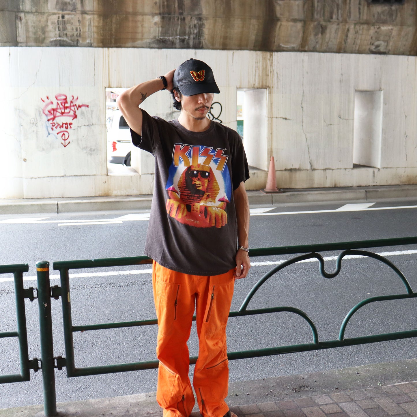 Used: "KISS" Tee
