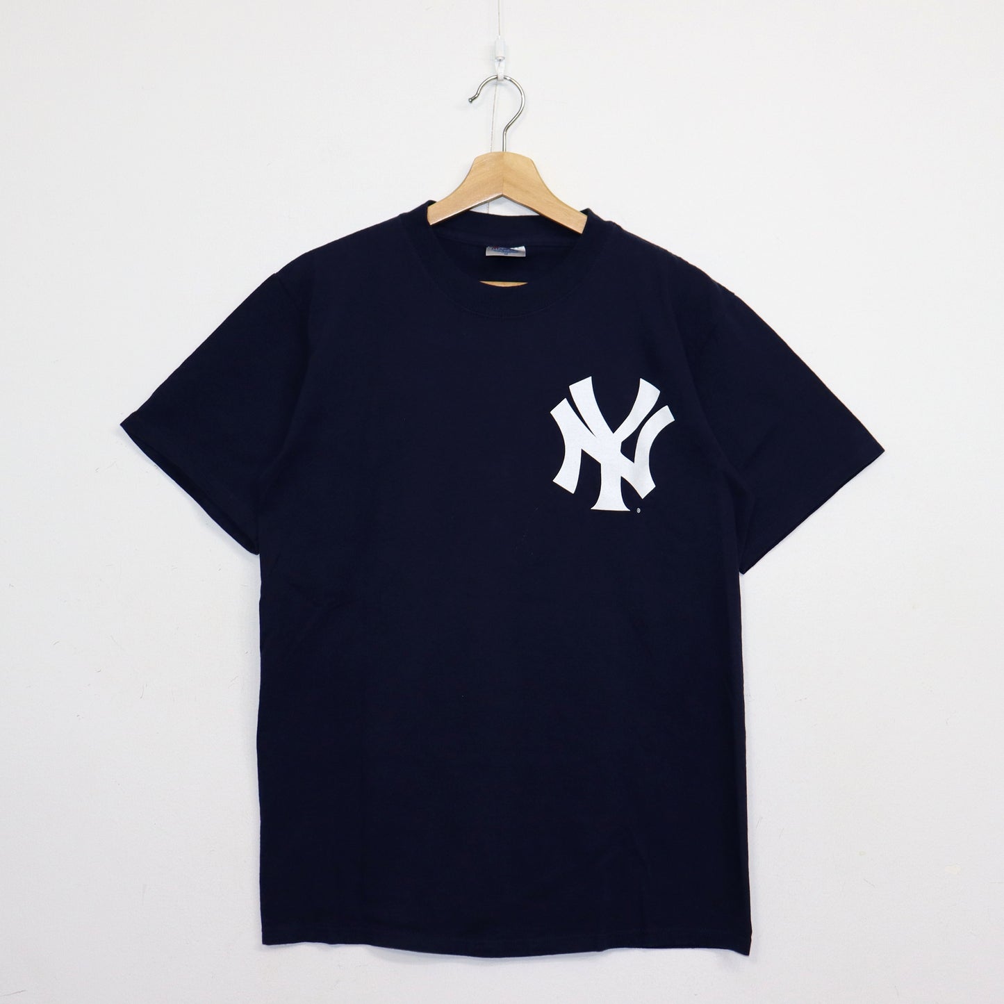 used : (Majestic) NY Yankess Numbering Tee - #18 DAMON