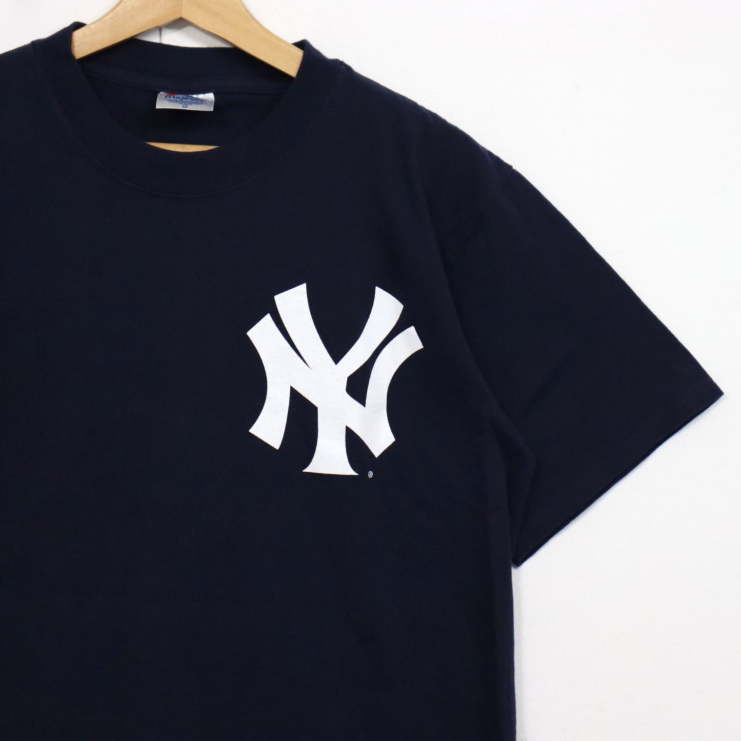 used : (Majestic) NY Yankess Numbering Tee - #18 DAMON