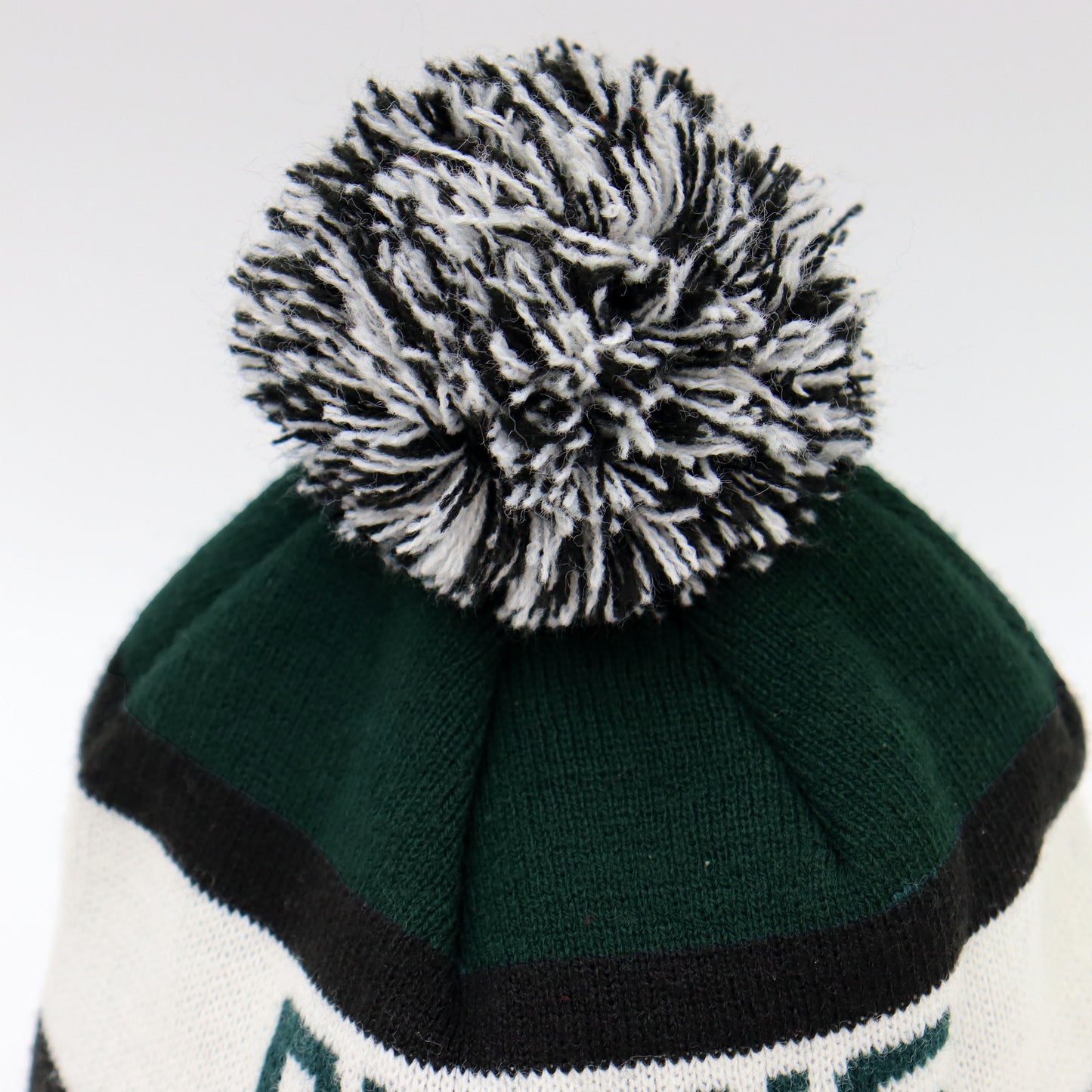 used :  (Newera) Oregon Ducks Pom Knit Beanie (F)