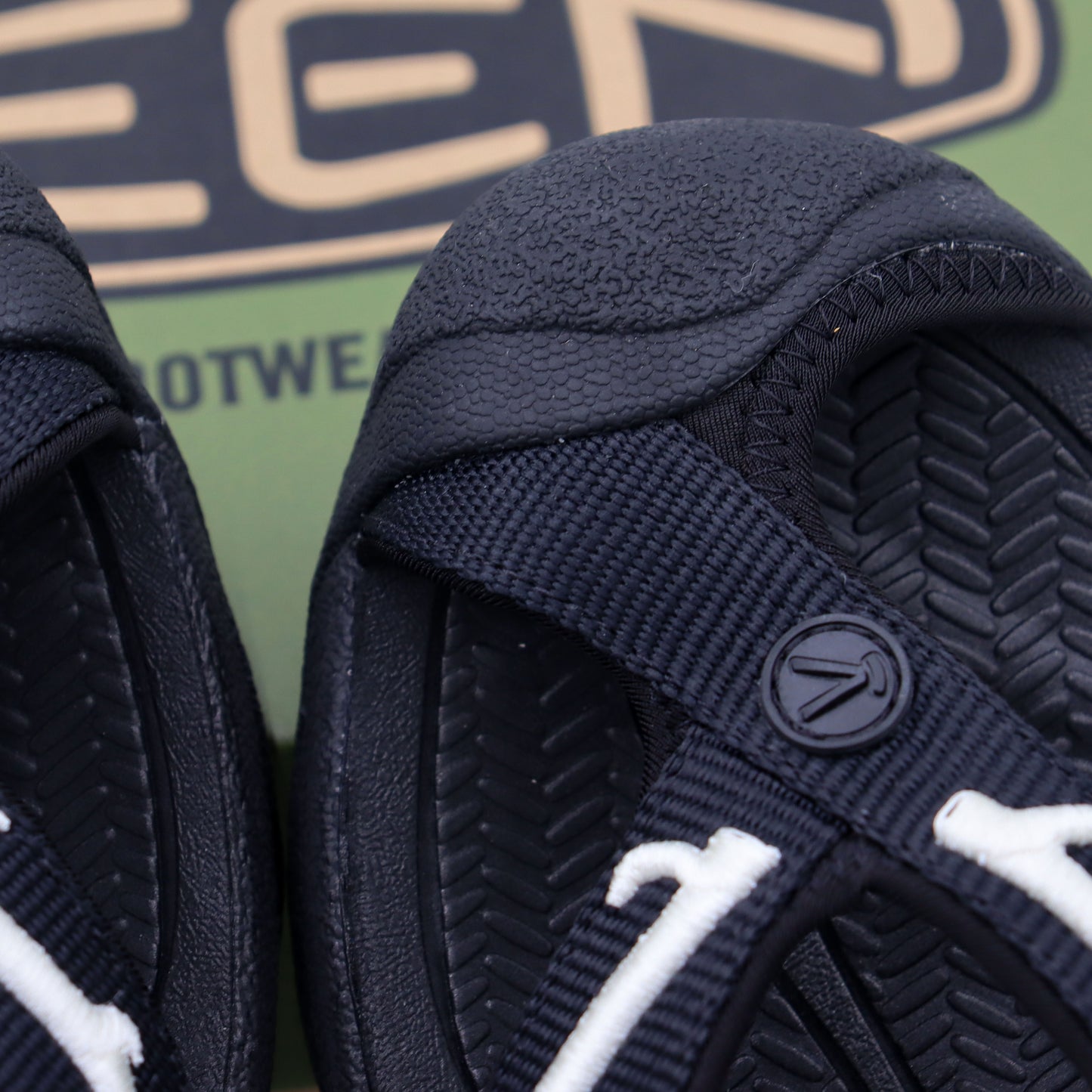 South2West8 x KEEN: WAIMEA H2 - Deer Horn Emb.