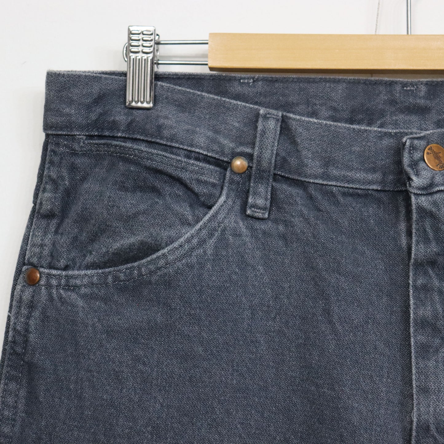 used: (Wrangler) 936CHG Black Denim Jeans / W34L32