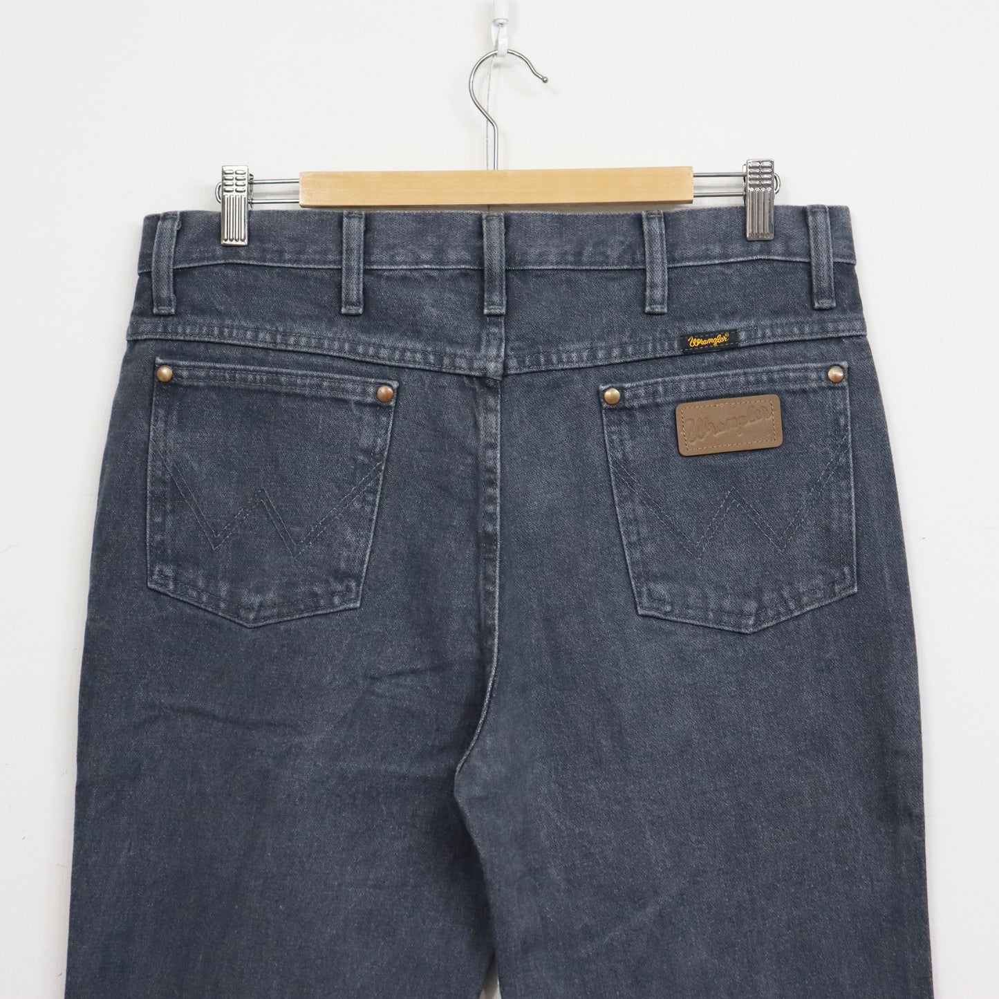 used: (Wrangler) 936CHG Black Denim Jeans / W34L32