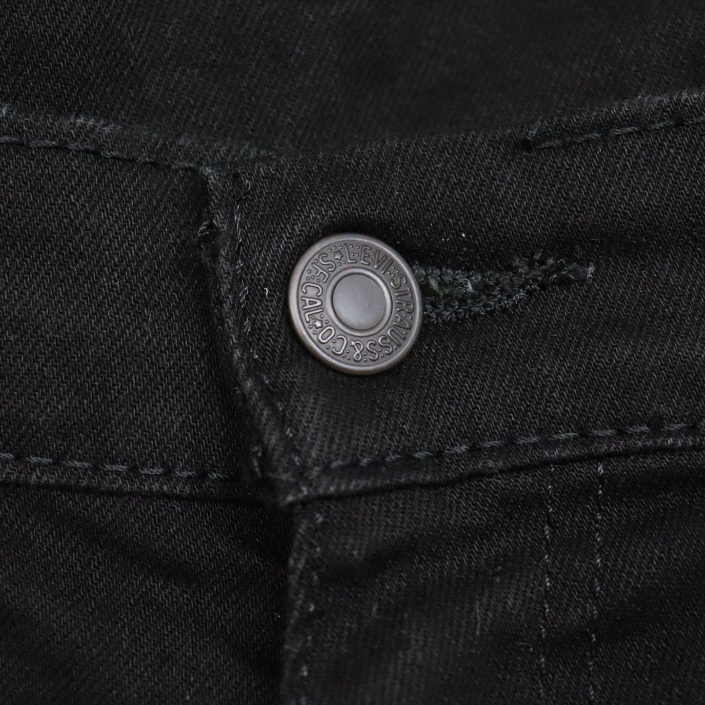 used : (levis) 569 Black Denim Short / W34
