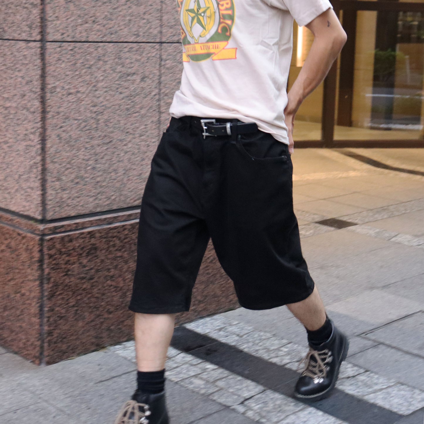 used : (levis) 569 Black Denim Short / W34