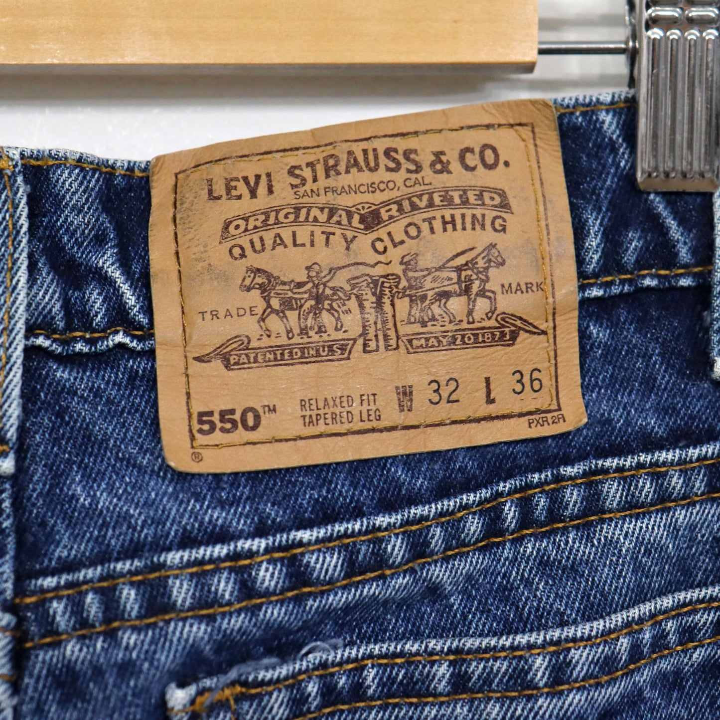 used : (Levi's) 550 Blue Denim Jeans / W32L36