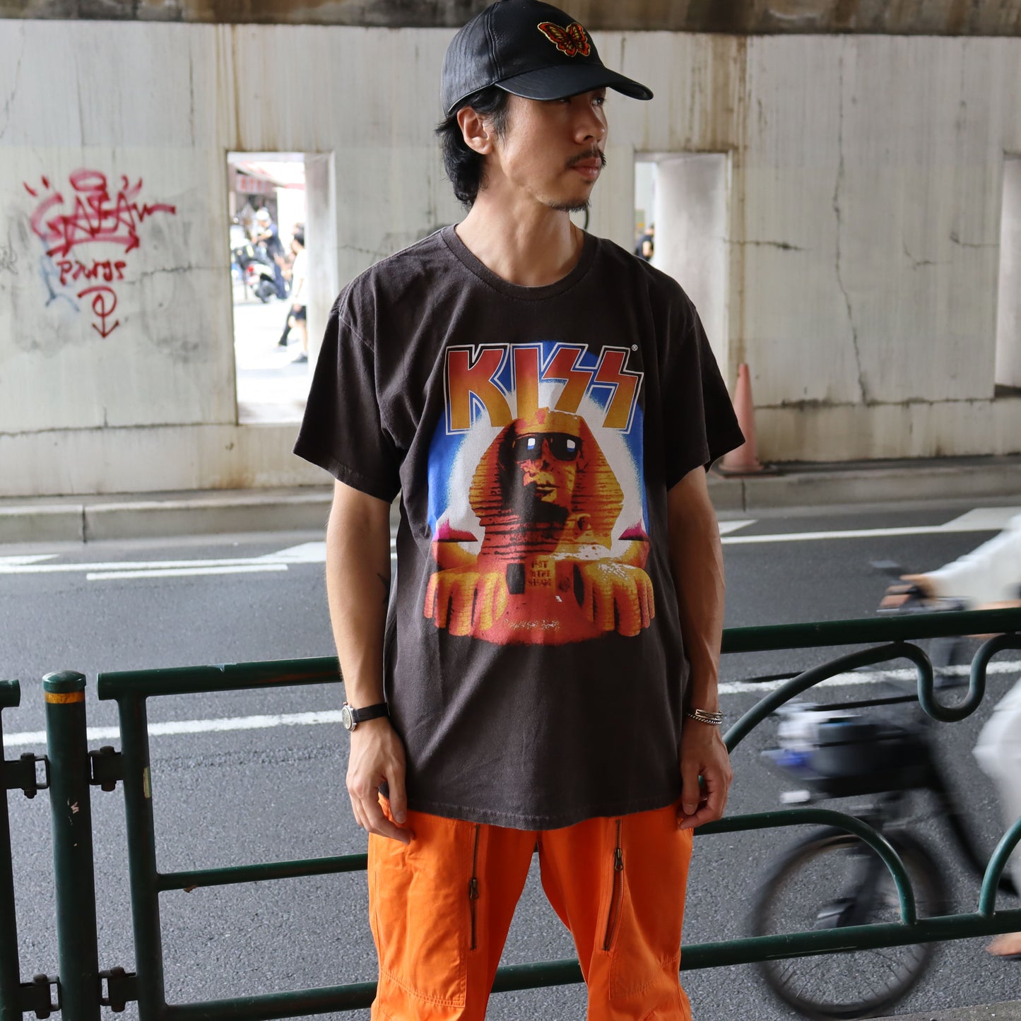 Used: "KISS" Tee