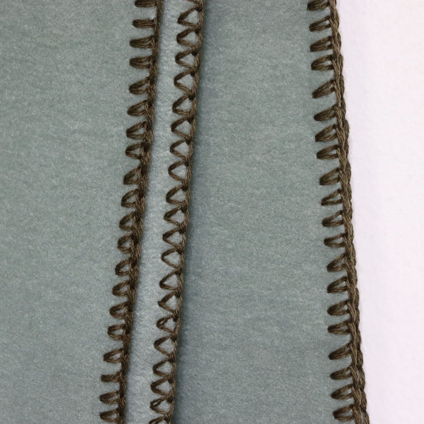 INFIELDER DESIGN : AC-143 blanket stitch fleece Muff