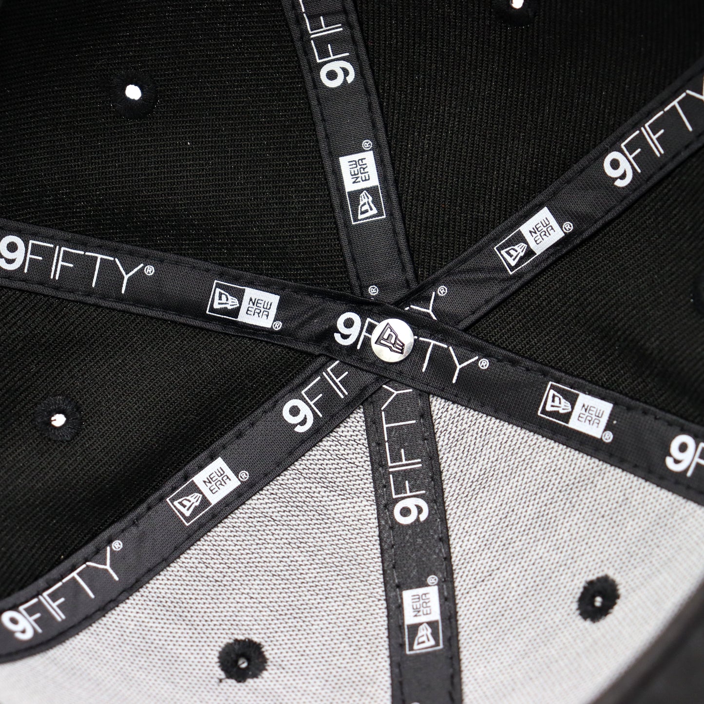 Newera : 590 2026 WBC Logo