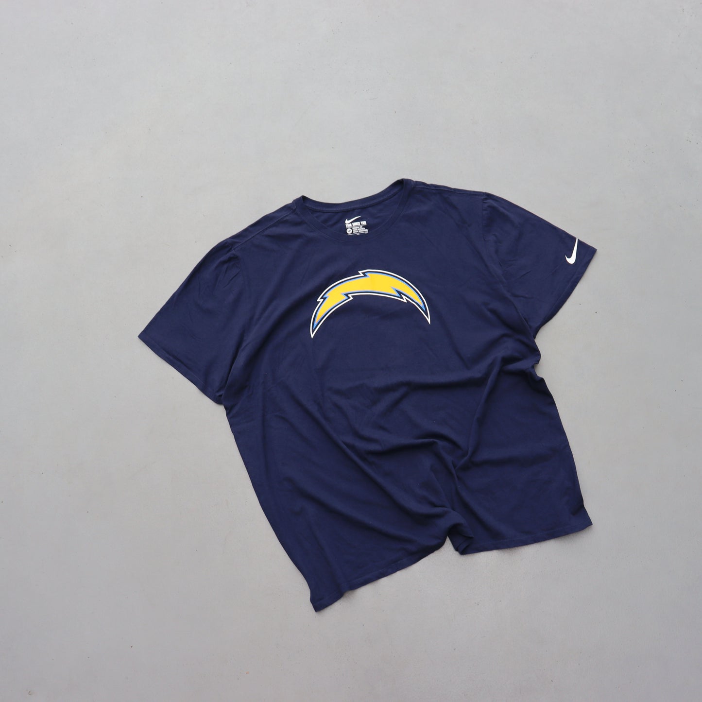 used : (NIKE) NFL LA Chargers Tee