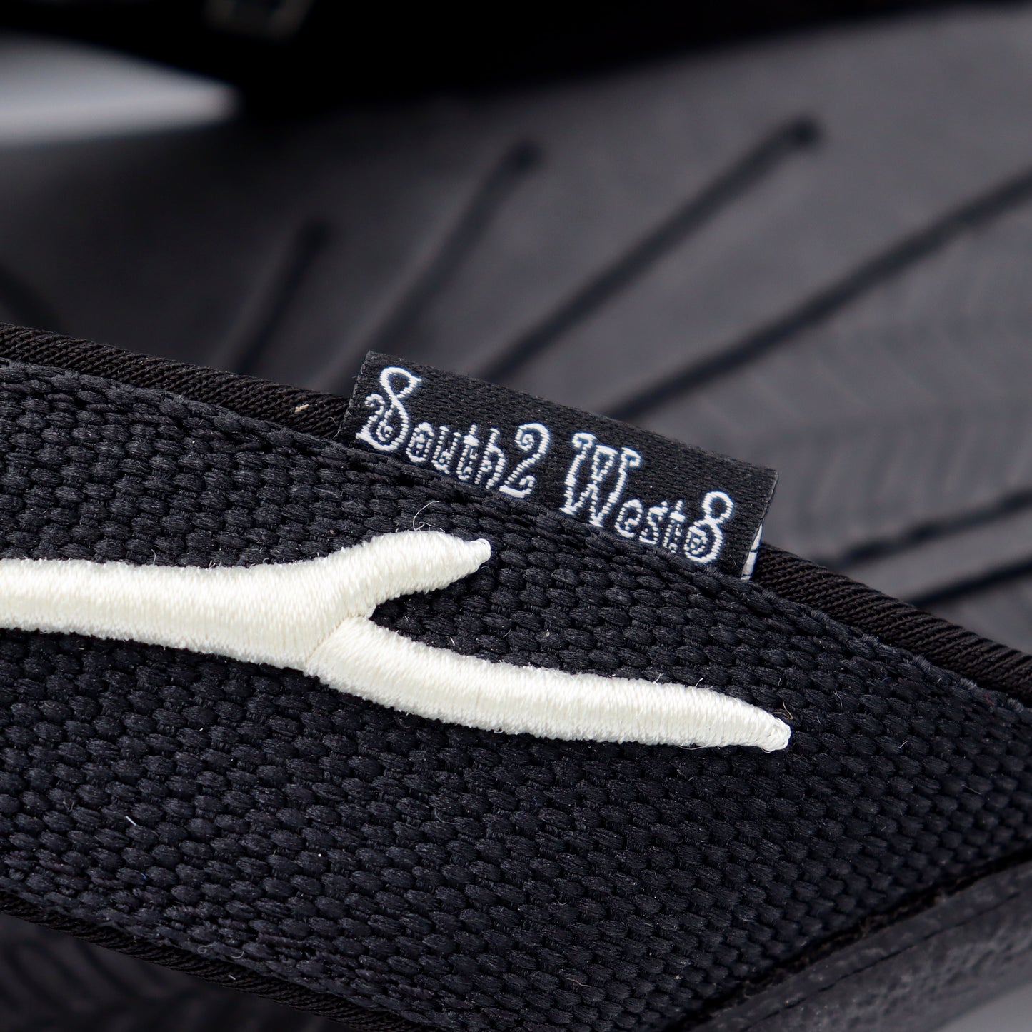 South2West8 x KEEN: WAIMEA H2 - Deer Horn Emb.