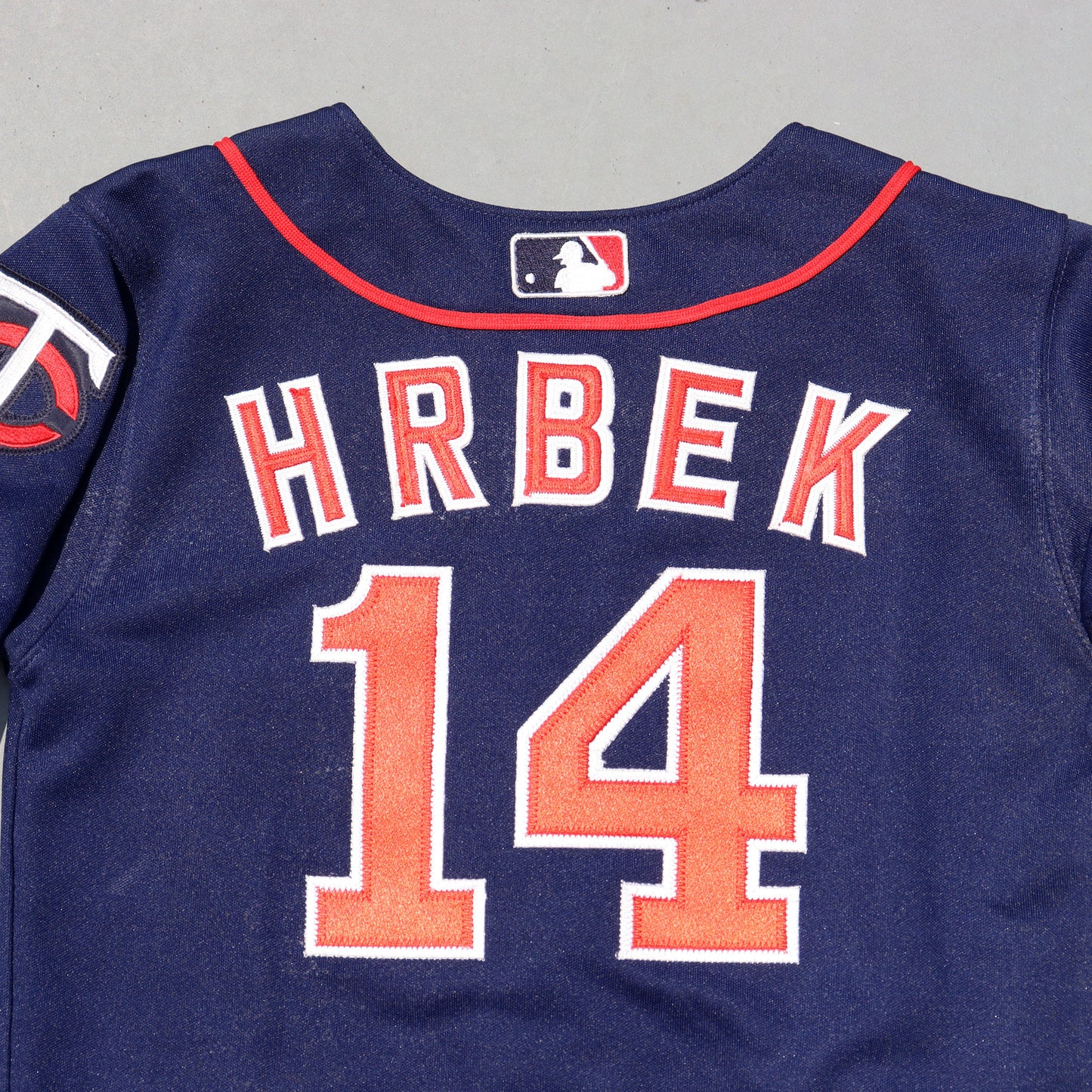used : (Russell) Kids Twins #14 HRBEK Uniform (K)
